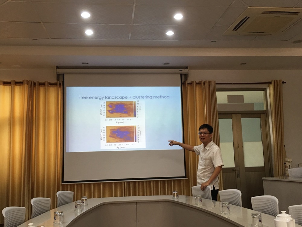 Dr. Ngo Son Tung presented at the seminar