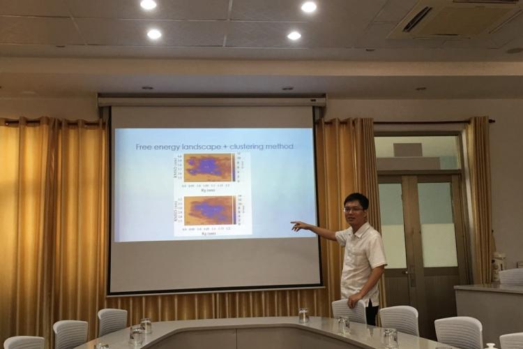 Dr. Ngo Son Tung presented at the seminar