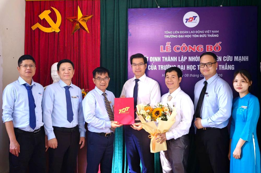 Phòng nghiên cứu Vật liệu tự nhiên và nhân tạo 